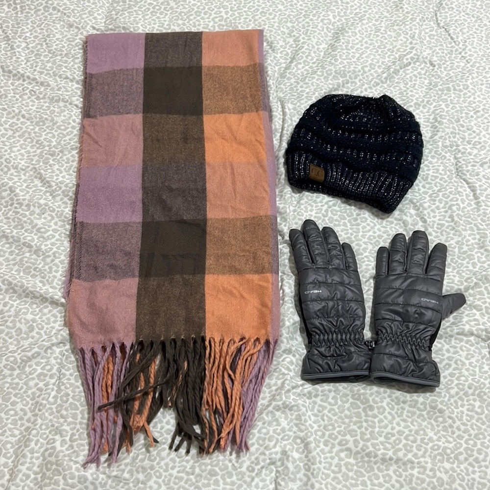 Scarf, hat and gloves